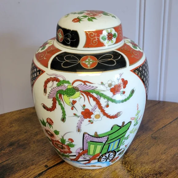 Vintage Japanese Imari hand painted porcelain ginger jar - Picture 1 of 14